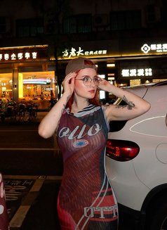 Simona - puta in Dubai Photo 6 of 6