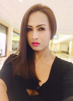 Simone Caballos - Transsexual escort in Makati City Photo 8 of 9
