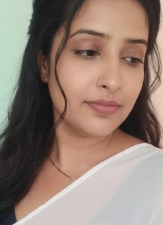 Simran Call Girl Genuine Service - puta in Gurgaon Photo 1 of 4