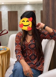 Simran independent sexy meet&cam. - puta in Hyderabad Photo 2 of 5