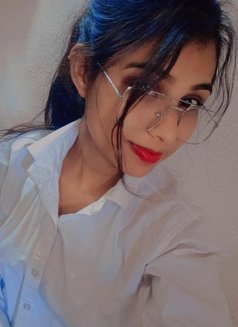 Simran ꧁ Cam & real meet ꧂ - puta in Makati City Photo 2 of 2