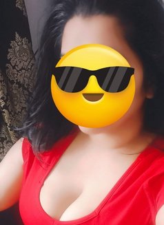 ꧁༒SIMRAN CAM & REAL SESSION༒꧂,, escort,, - puta in Mumbai Photo 1 of 3