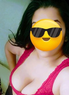 ꧁༒SIMRAN CAM & REAL SESSION༒꧂,, escort,, - puta in Mumbai Photo 2 of 3