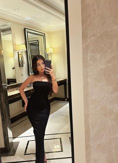 Simran - escort in Al Manama Photo 4 of 4