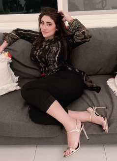 Simran - puta in Gurgaon Photo 3 of 7