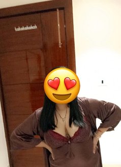 Simran - escort in New Delhi Photo 2 of 3