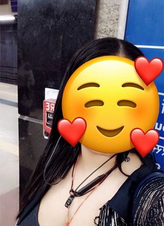 Simran - escort in New Delhi Photo 3 of 3