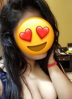 Simran - escort in New Delhi Photo 5 of 7