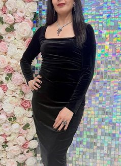 Simran - escort in Sharjah Photo 3 of 7