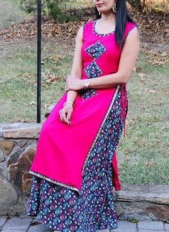 Simran - escort in Sharjah Photo 5 of 7