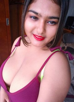 Simran Independent Girl With Place & Cam - puta in New Delhi Photo 3 of 4
