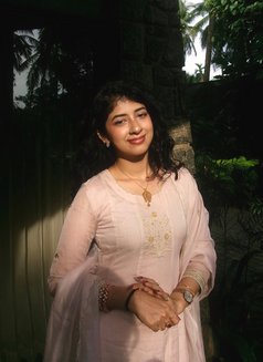 Simran - puta in Ajmān Photo 1 of 4