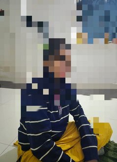 Simran - puta in Bangalore Photo 2 of 2