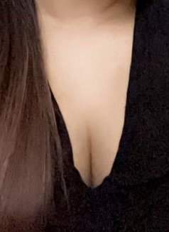 Simran - companion in Bangalore Photo 2 of 2