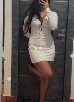 Simran - escort in Chennai Photo 2 of 6