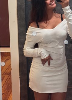 Simran - escort in Chennai Photo 4 of 6