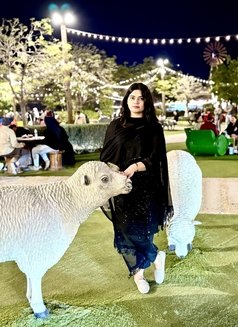 Simran - puta in Dubai Photo 7 of 13