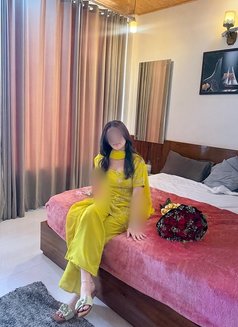 Simran - escort in Hyderabad Photo 1 of 6