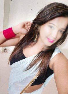 Simran - escort in Kolkata Photo 7 of 8