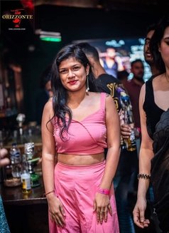 Simran - escort in Kolkata Photo 3 of 8