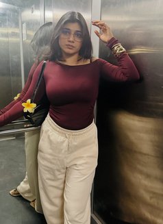 Simran - escort in Maldives Photo 1 of 2