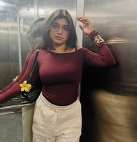 Simran - puta in Maldives Photo 1 of 2