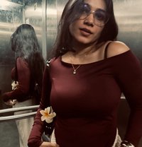 Simran - puta in Maldives