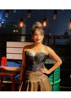 Simran - escort in Mumbai Photo 2 of 5