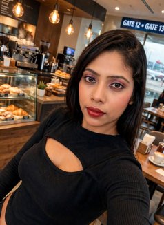 Simran - escort in Mumbai Photo 4 of 6