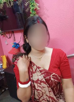 Simran - escort in Dubai Photo 5 of 9
