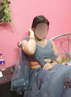 Simran - escort in Dubai Photo 6 of 9