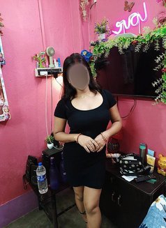 Simran - escort in Dubai Photo 8 of 9