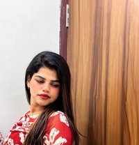 Simran - puta in New Delhi Photo 1 of 1