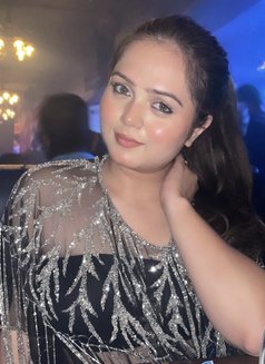 Simran - escort in Sharjah Photo 2 of 4