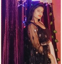 Simran - puta in Surat