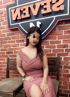 Simran - escort in Udaipur Photo 2 of 5