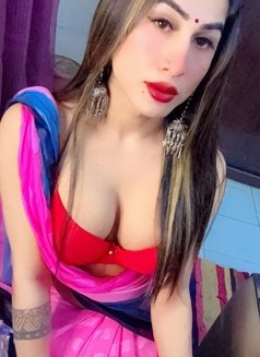 Simran - Transsexual escort in New Delhi Photo 16 of 22