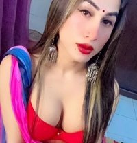 Simran - Transsexual escort in New Delhi