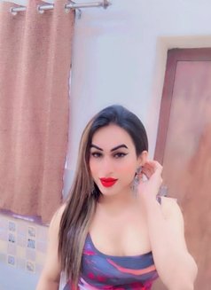 Simran - Transsexual escort in New Delhi Photo 21 of 22