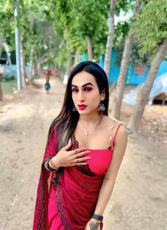 Simran - Transsexual escort in New Delhi Photo 25 of 27