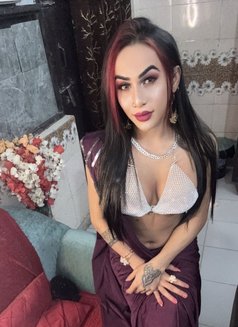 Simran - Transsexual escort in New Delhi Photo 26 of 30
