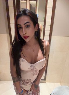 Simran - Transsexual escort in New Delhi Photo 24 of 25