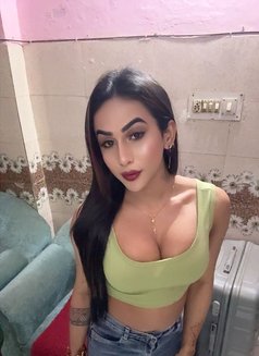 Simran - Transsexual escort in New Delhi Photo 28 of 30
