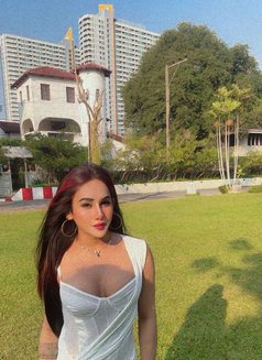 Simran - Transsexual escort in New Delhi Photo 21 of 30