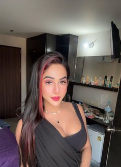 Simran - Transsexual escort in New Delhi Photo 28 of 30
