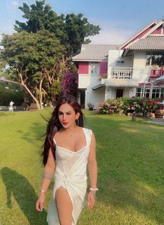 Simran - Transsexual escort in New Delhi Photo 29 of 30