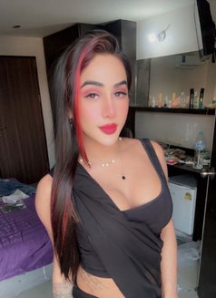Simran - Transsexual escort in New Delhi Photo 30 of 30
