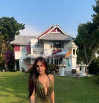 Simran - Transsexual escort in New Delhi