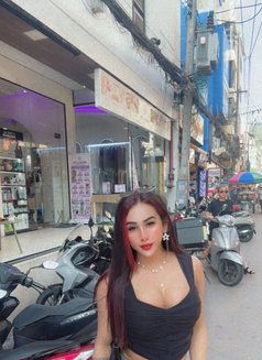 Simran - Transsexual escort in New Delhi Photo 27 of 30