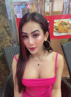 Simran - Transsexual escort in New Delhi Photo 28 of 30